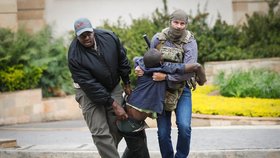 Hrdina z Nairobi: Voják SAS se vřítil do přepadeného hotelu v džínech a se zbraní v ruce