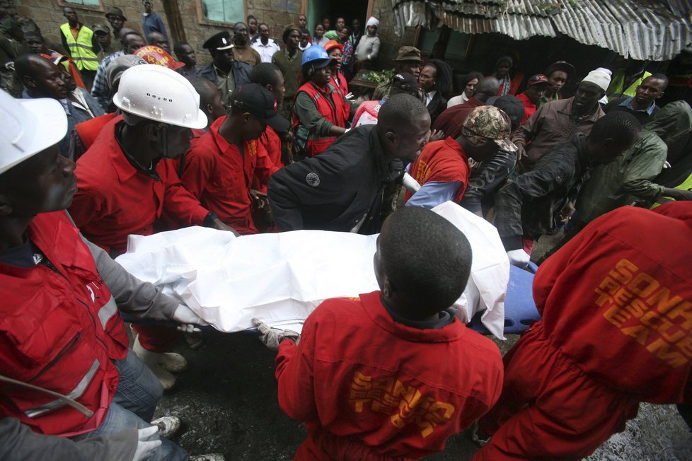 Při zřícení šestipatrové budovy v Keni zemřelo nejméně 12 lidí