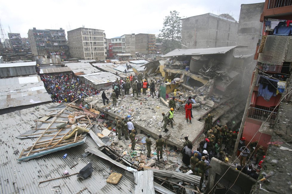Při zřícení šestipatrové budovy v Keni zemřelo nejméně 12 lidí