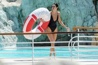 U vody s Ashley Graham i s Kendall Jenner: Jaké plavky u nich vedou?