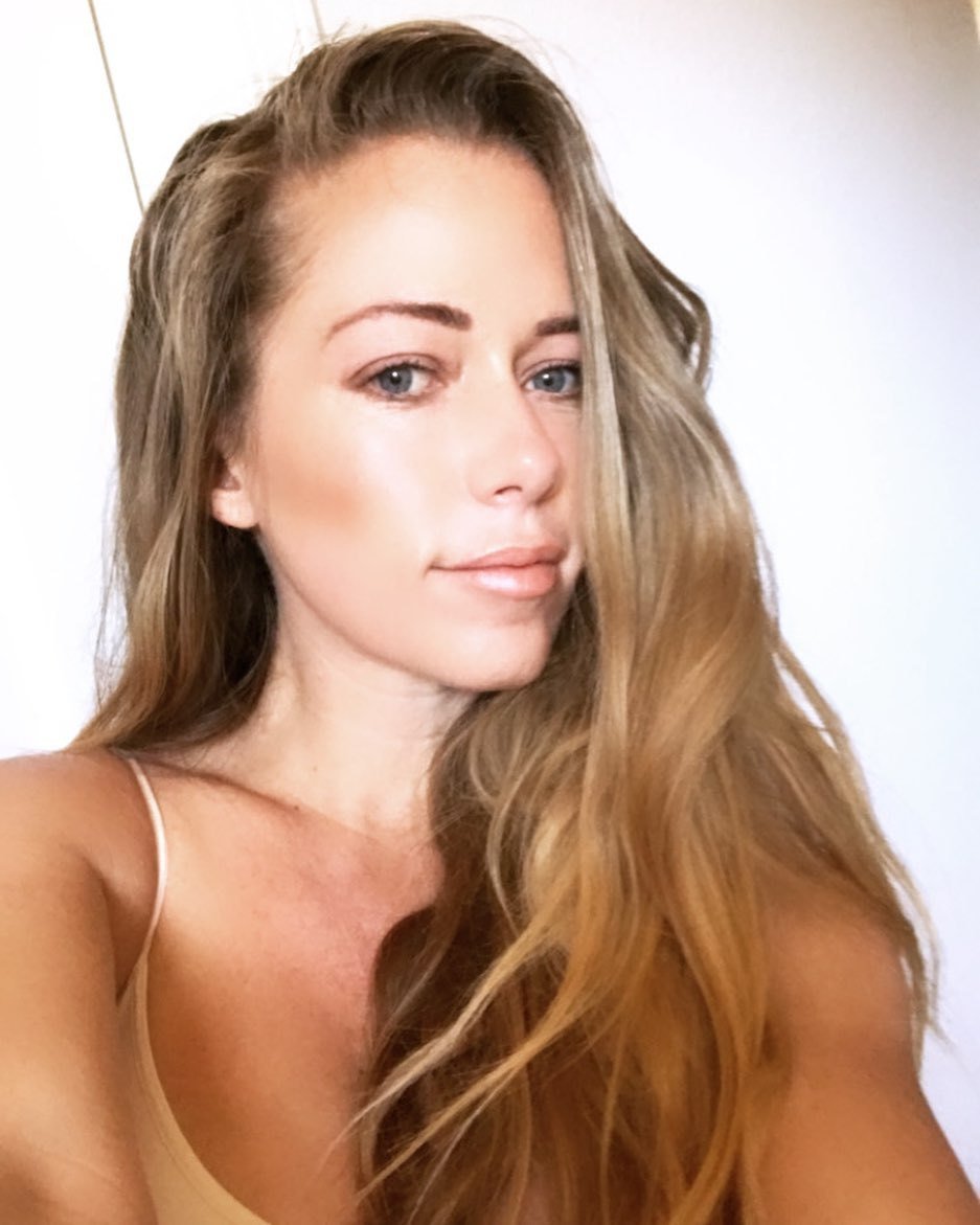 Kendra Wilkinson nevzpomíná na Hugha Hefnera v dobrém.