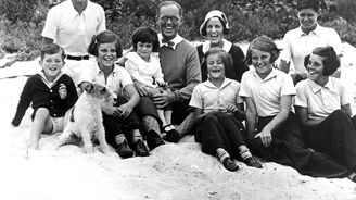 Prokletí Kennedyů. Atentáty, letecké a jiné nehody nebo lobotomie. Někdo je tam nahoře asi nemá rád. Prokletí Kennedyů. Atentáty, letecké a jiné nehody nebo lobotomie. Někdo je tam nahoře asi nemá rád.