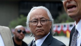 Kenneth Iwamasa asistoval Perrymu při podávání ketaminu.