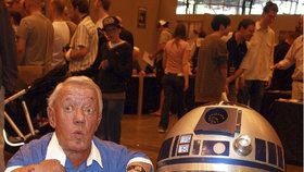 Zemřel Kenny Baker, představitel robota R2-D2 z Hvězdných válek.