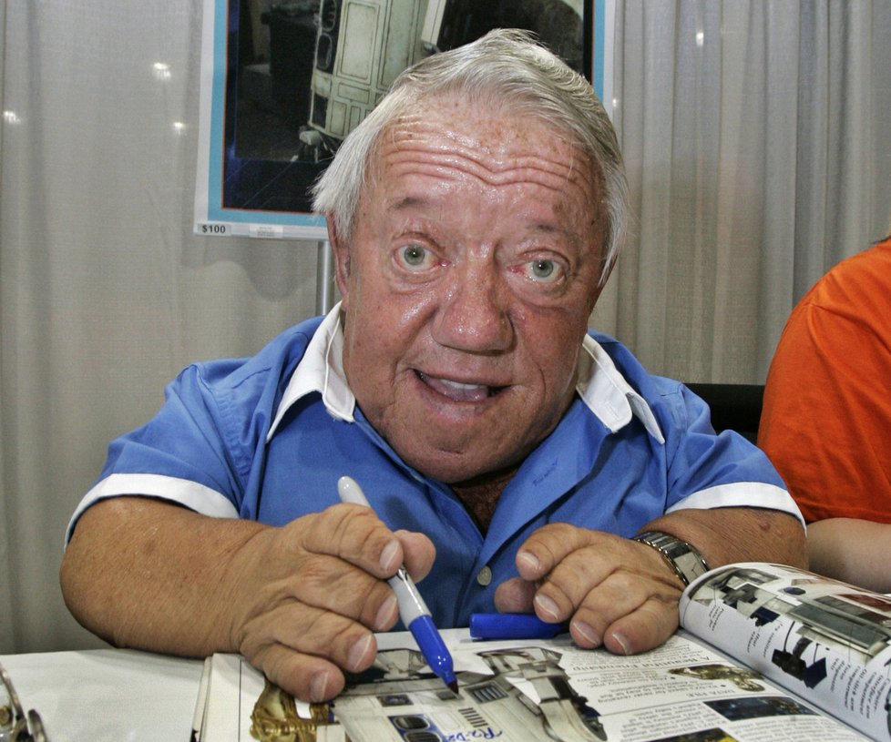 Zemřel Kenny Baker, představitel robota R2-D2 z Hvězdných válek.