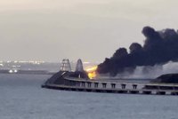 Obří výbuch mostu na Krym: Explodovala bomba v autě, tři mrtví?! Putin nařídil přísné kontroly