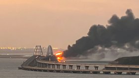 Požár na Kerčském mostě: Hořela cisterna (8.10.2022)