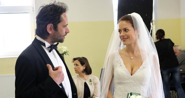 V seriálu se Andrea už jednou vdávala za kolegu Filipa Čapku ve vězení