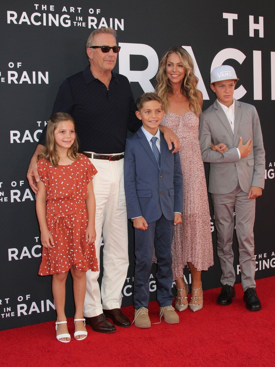 Kevin Costner a Christine Baumgartnerová mají tři děti.