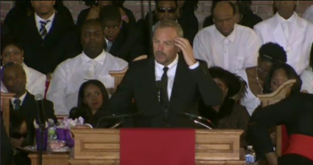 Kevin Costner pronesl na pohřbu Whitney Houston vzpomínkovou řeč