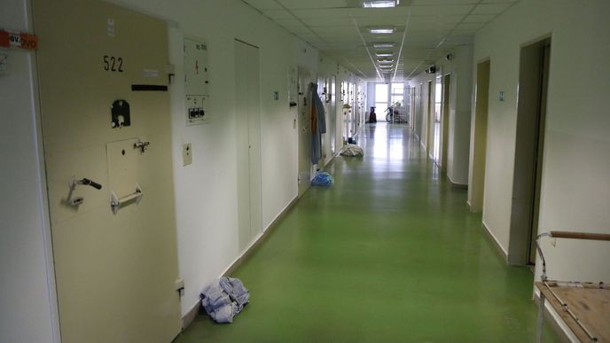 Chodba vězeňské nemocnice v Brně