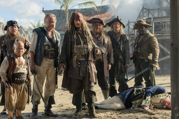 Kevin McNally si zahrál ve všech dílech Pirátů z Karibiku.