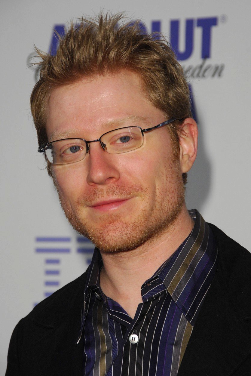 Anthony Rapp, hvězda nového seriálu Star Trek, obvinil Kevina Spaceyho ze sexuálního obtěžování, které se mělo stát před třiceti lety