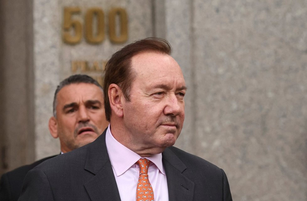 Newyorský soud zprostil Kevina Spaceyho obvinění ze sexuálního obtěžování tehdy nezletilého Anthonyho Rappa.