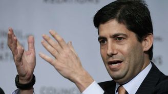 Šéf Fedu, kterého trhy znají. Trump vsadil na Kevina Warshe, chce radikální řez v úrocích Šéf Fedu, kterého trhy znají. Trump vsadil na Kevina Warshe, chce radikální řez v úrocích