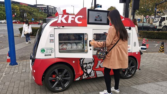 KFC spouští autonomní přepravníky s jídlem. Nejprve v Číně