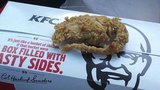 Máte rádi KFC? Pak se nedívejte, co místo kuřete dostal nebohý zákazník
