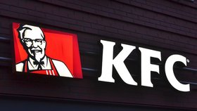 Řetězci s rychlým občerstvením KFC dochází kvůli koronaviru kuřata. (Ilustrační foto)