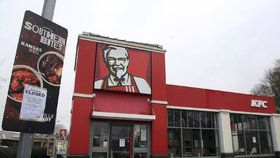 Řetězci s rychlým občerstvením KFC dochází kvůli koronaviru kuřata. (Ilustrační foto)