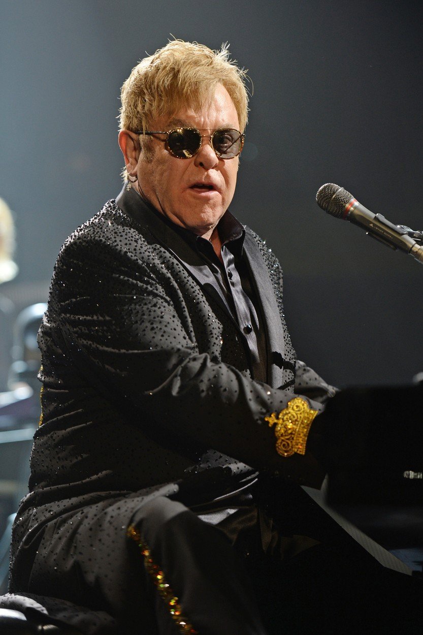 Elton John bude hvězdou koncertu.