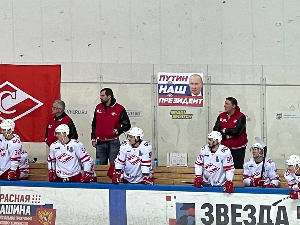 Zápasy KHL jasně ukázaly ruskou představu o ideálních symbolech
