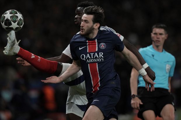 Khvicha Kvaratskhelia po přestupu z Neapole září v dresu PSG Khvicha Kvaratskhelia po přestupu z Neapole září v dresu PSG