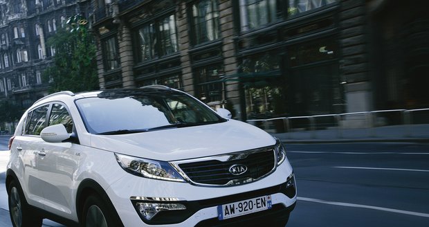 Kia nejdříve uvádí silnější verze Sportage s dvoulitry CWT a CRDi a šestiválcem. Motor 1,6 GDI přijde v průběhu podzimu