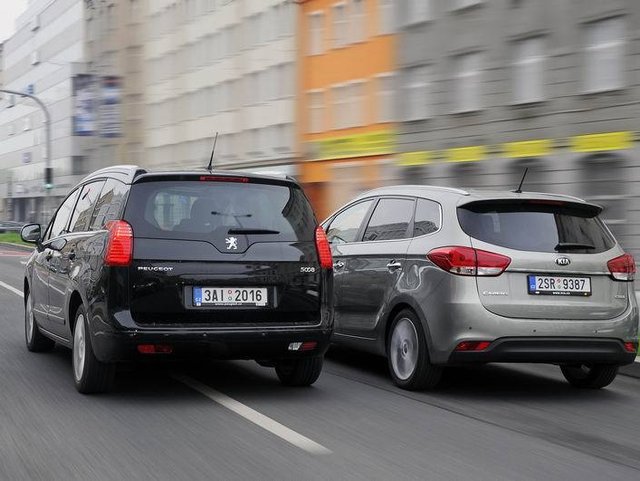 Kia Carens vs. Peugeot 5008