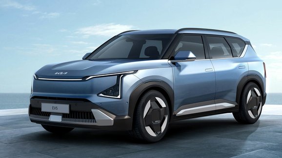 Kia ukázala nový elektromobil EV5. A s ním i futuristické koncepty EV3 a EV4