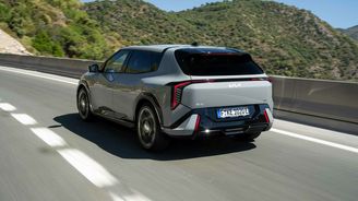 První elektrická Kia z Evropy. Investice milionu do akcií výrobce před třemi lety by vám celou EV4 zaplatila První elektrická Kia z Evropy. Investice milionu do akcií výrobce před třemi lety by vám celou EV4 zaplatila