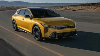 Nová Kia K4 chce rozvířit vody nižší střední třídy. Nabízí výbavu vyšší třídy za cenu pod konkurencí Nová Kia K4 chce rozvířit vody nižší střední třídy. Nabízí výbavu vyšší třídy za cenu pod konkurencí