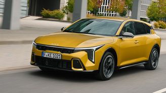 Nová Kia K4 konečně dorazila i k nám. Češi ji mohou milovat nejen díky nízké ceně Nová Kia K4 konečně dorazila i k nám. Češi ji mohou milovat nejen díky nízké ceně