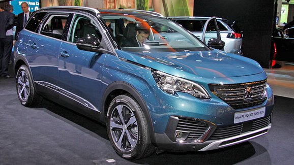 Peugeot 5008 naživo: Crossover s volantem z Formule 1