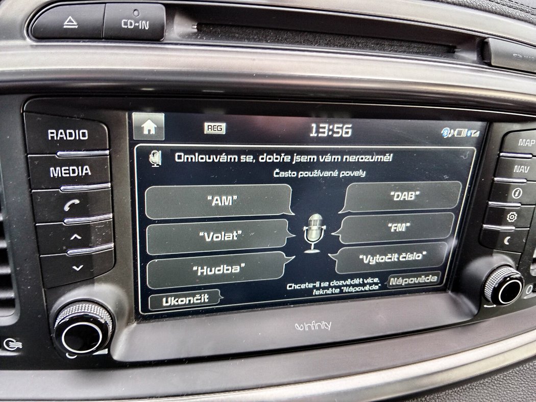 Vrcholný audiosystém Infi nity s devíti reproduktory hraje slušně, ale s hlasovým ovládáním navigace nepochodíme. Zdejší, starší systém rozpoznává jen jednoduché povely pro rádio a telefon.
