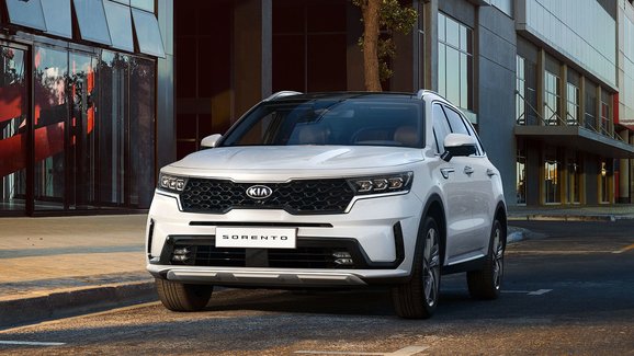 Kia Sorento nové generace se představuje na prvních oficiálních snímcích. Jak se vám líbí?