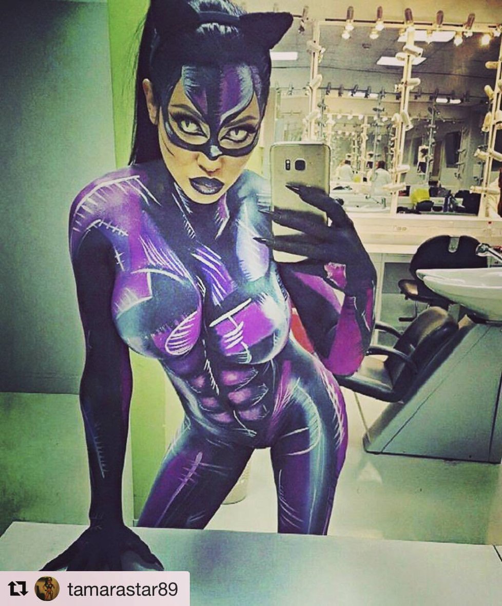 Srbská výtvarnice Kika je mistryní bodypaintingu