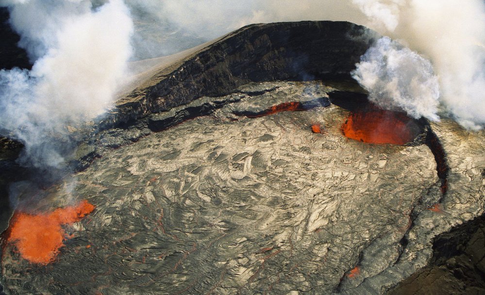 Boční kráter Puu Oou sopky Kīlauea na Havaji