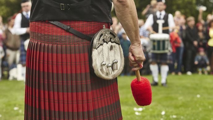 Kilt, sukně, je součást skotského národního kroje - a písmo znali ve Skotsku už ve 3. století...