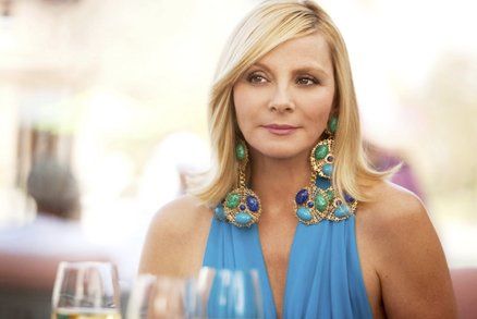 Kim Cattrall ze Sexu ve městě má 60. A říká: Muži zahýbají stejně, jako si psi honí ocas