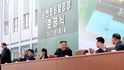 Vůdce KLDR Kim Čong-un se na začátku května po třech týdnech objevil na veřejnosti