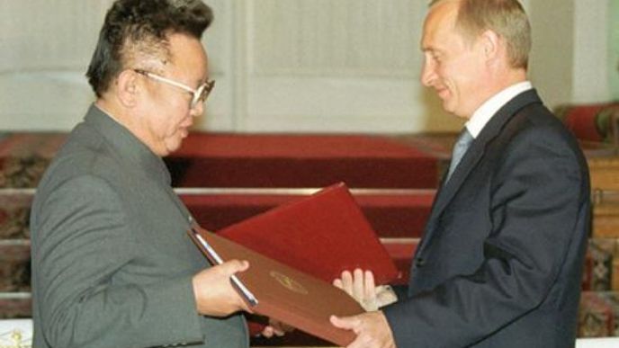 Kim Čong-il na návštěvě Moskvy v roce 2001.