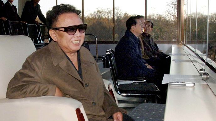 Kim Čong-il se podle ruských zdrojů narodil na Sibiři 16. února 1941, kam se jeho otec coby partyzán uchýlil před japonskou armádou
