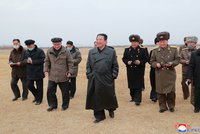 Kulhající a chřadnoucí Kim: Nový propagandistický film vyobrazuje strádání severokorejského vůdce