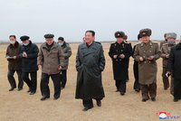 Kulhající a chřadnoucí Kim: Nový propagandistický film vyobrazuje strádání severokorejského vůdce
