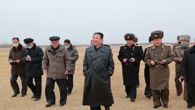 Kulhající a chřadnoucí Kim: Nový propagandistický film vyobrazuje strádání severokorejského vůdce