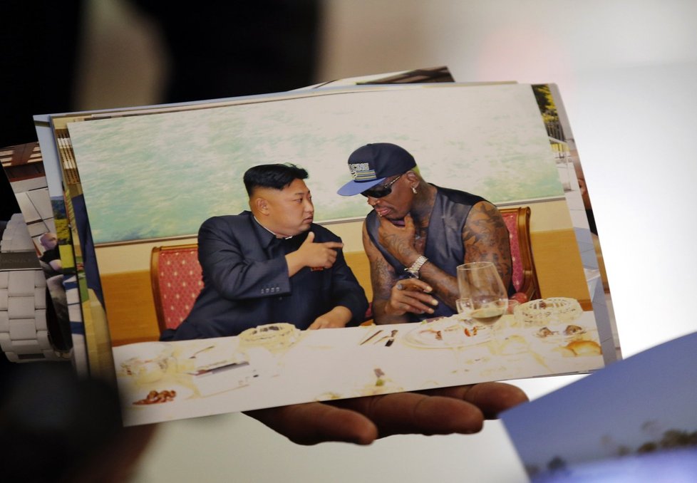 Unikátní sbírka fotek: Basketbalista Dennis Rodman navštívil v KLDR diktátora Kim Čong-una