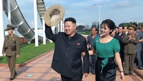 Diktáro Kim Čong-un s manželkou Ri Sol-ču, která podle spekulací žárlila na vůdcovu exmilenku