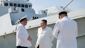 Diktátor Kim navštívil severokorejskou flotilu a osobně dohlížel na test strategických raket v KLDR (21.8.2023).