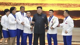 Diktátor Kim se přece jen sešel i s úspěšnými severokorejskými sportovci, kteří se vrátili z Asijských her