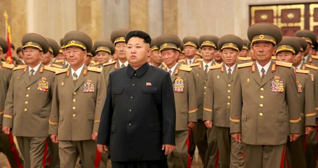 Diktátor Kim Čong-un spolu se severokorejskými generály